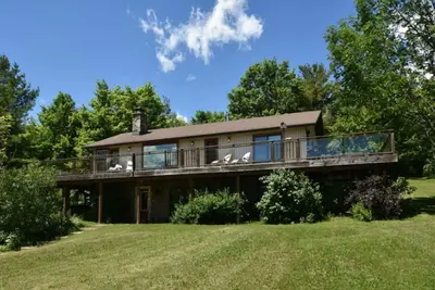 Image de Magie d'été. Court de tennis et 2 étangs sur 36 acres boisés, juste au sud de Creemore.
