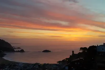 Image de Paradis Tossa - vue sur la baie et les pérines