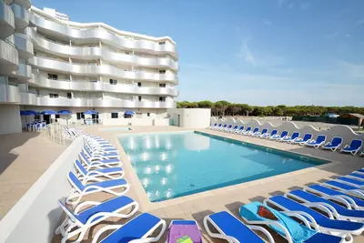 Image de Jolie vue sur mer | Piscine extérieure + Jacuzzi + Accès Plage