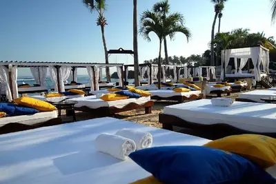 Image de Vivez comme un «Rock-Star» Villa de vacances de vacances tout compris de luxe avec 6 chambres