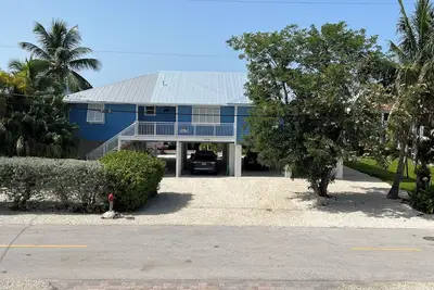 Image de Canal Front Home à Dock et soulevez votre bateau à Lower Keys Paradise