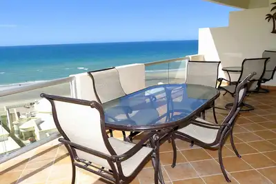 Image de Las Palmas Resort à Sandy Beach: Condo Grande 603