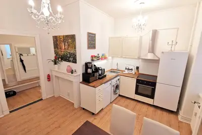 Image de Kvh - App. \"Charlottenburg Palace\" avec Extras - sommier à ressorts et bureau etc.