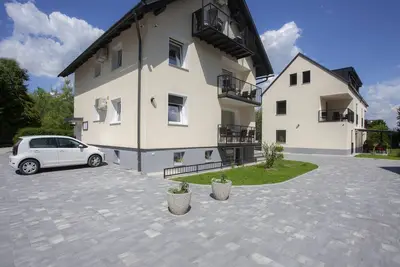 Razingar Apartments