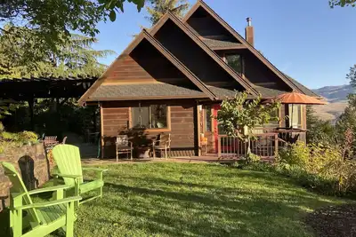 Image de Location mensuelle offrant intimité et vue près d'Ashland Plaza.