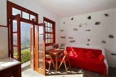 Image de Studio décoré avec goût avec terrasse et vue panoramique