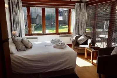 Image de studio caché délicieux lumineux aéré B & B attenante