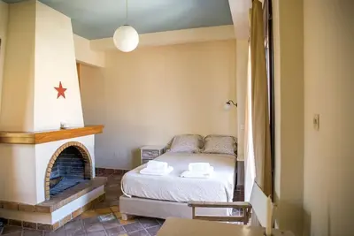Image de Studio ensoleillé au dernier étage / excellente vue sur Athènes