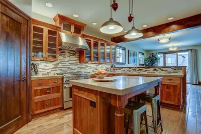 Image de Nouvelle liste! Maison de ville de luxe Old Mill mise à jour avec vue sur la montagne - à quelques pas de la rivière Deschutes & des sentiers