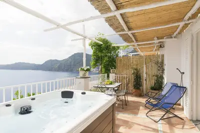 Image de Calante Luna Relais - Casa del Sole: Apartment with sea-view terrace and hot tub