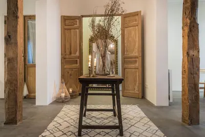 Image de 2 balcons 2 cheminées avec charme et spécial