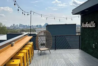 Image de Tout nouveau Stunner Music City avec toit privé et vue imprenable sur la ville!