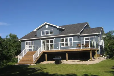 Image de Cottage privé au bord du lac Steep Rock - 7 personnes