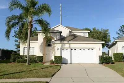 Image de Immense terrasse privée, piscine, spa, salle de jeux et beaucoup de mises à niveau
