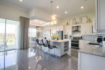 Image de Amazing Storey Lake Penthouse Condo; La location de vos rêves!