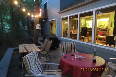 Image de Nouveau Lakeview et marina, Cape Royale sous les arbres