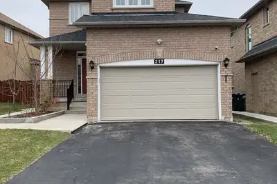 Image de Très propre, belle et moderne nouvellement construit 2 chambres Bsmt. Appartement