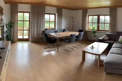 Image de Appartement avec balcon, terrasse et piscine chauffée dans le jardin