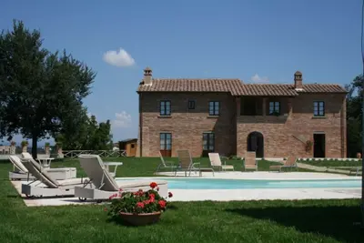 Image de Villa Ovidio est une splendide demeure en briques pierre récemment restaurée avec piscine privée, si