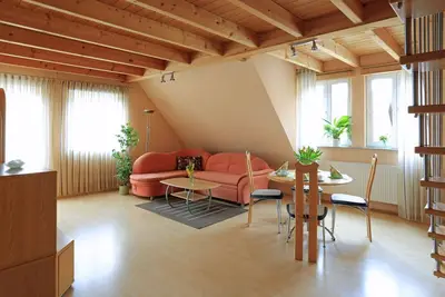 Image de Appartement meublé moderne avec cour pour rester