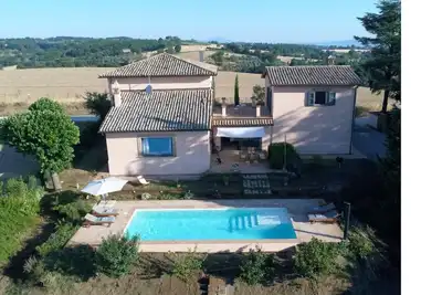 Image de La Macchietta est une belle villa avec piscine privée et jardin dans une position panoramique tranqu