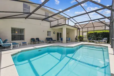 Image de 2 étages 4 chambres piscine maison face au sud, communauté fermée 4610