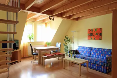 Image de Appartement confortable avec une grande cour