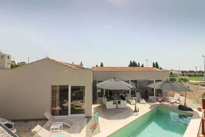 Image de Maison de vacances Kanfanar pour 1 - 6 personnes avec 3 chambres à coucher - Maison de vacances