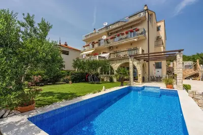 Image de Appartement de vacances Novi Vinodolski pour 2 - 7 personnes avec 3 chambres à coucher - Appartement