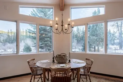 Image de Le nid de la rivière Crystal - paradis de pêche privé