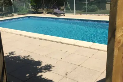 Image de Maison en pierres, avec Piscine, dans  domaine viticole près de Narbonne.