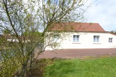 Image de Spacieuse maison rénovée, nature verdoyante