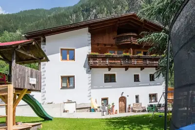 Image de Maison de vacances confortable dans le Tyrol près des pistes