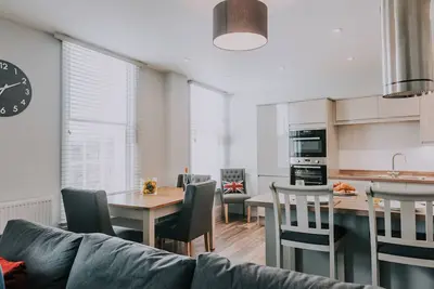 Image de Fab 2b Town Centre apt w / pkg Cavendish Hse Windsor