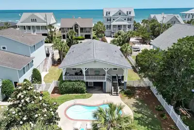Détendez-vous et profitez de la piscine privée! Accès facile à la plage
