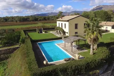 Image de Villa entourée de vignes et de vues incroyables pour profiter au mieux de la Sicile