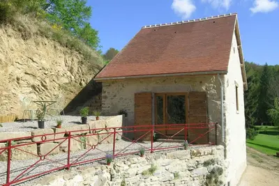 Image de Maison cocooning avec piscine et sauna au cœur de la nature