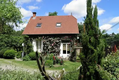Image de Gîte cosy en bord de rivière avec jardin, proche village médiéval, idéal famille, animaux acceptés