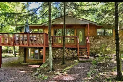 Image de Cottage split rock ensoleillé et lumineux