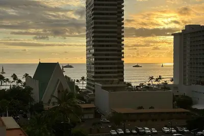 Image de Nouveau! ! ! Ocean View Remodeled à Waikiki Banyan Ocean - Ohana Suite!