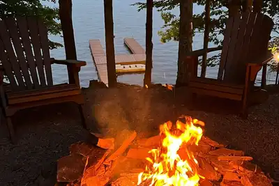 Image de Maison de luxe en bois rond sur le grand lac