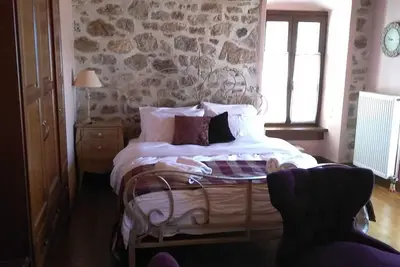 Image de Suites luxueuses avec vue magnifique sur la gorge de Loussios