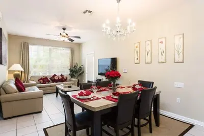 Image de Fantastic Condo - Overlooking Pool -Just 2 miles from Disney