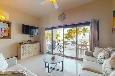 Image de Condo en bord de mer w / piscine partagée, plage et océan