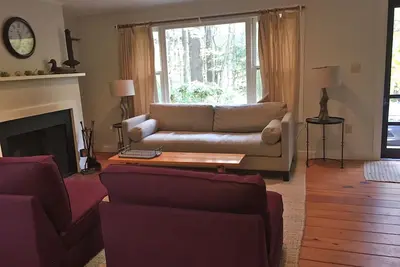 Image de Charmante maison en privé Beachwood communautaire sur le lac Mahkeenac, Stockbridge