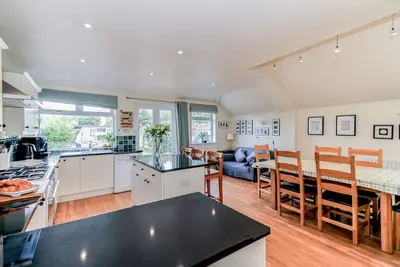 Image de Maison familiale spacieuse près du centre-ville