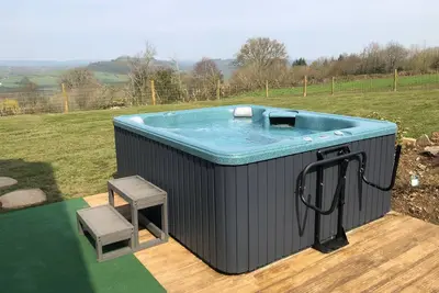 Image de Gîte de Tycanol lodge avec bain à remous
