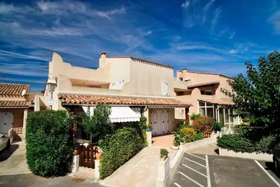 Image de Maison près de la plage avec accès à la piscine extérieure!