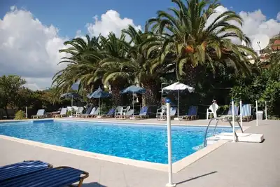Image de Studio avec piscine près de la plage / aéroport