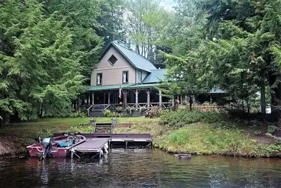 Image de Camp de pointe de flèche. Bienvenue dans une nouvelle location de camp située à Inlet Ny